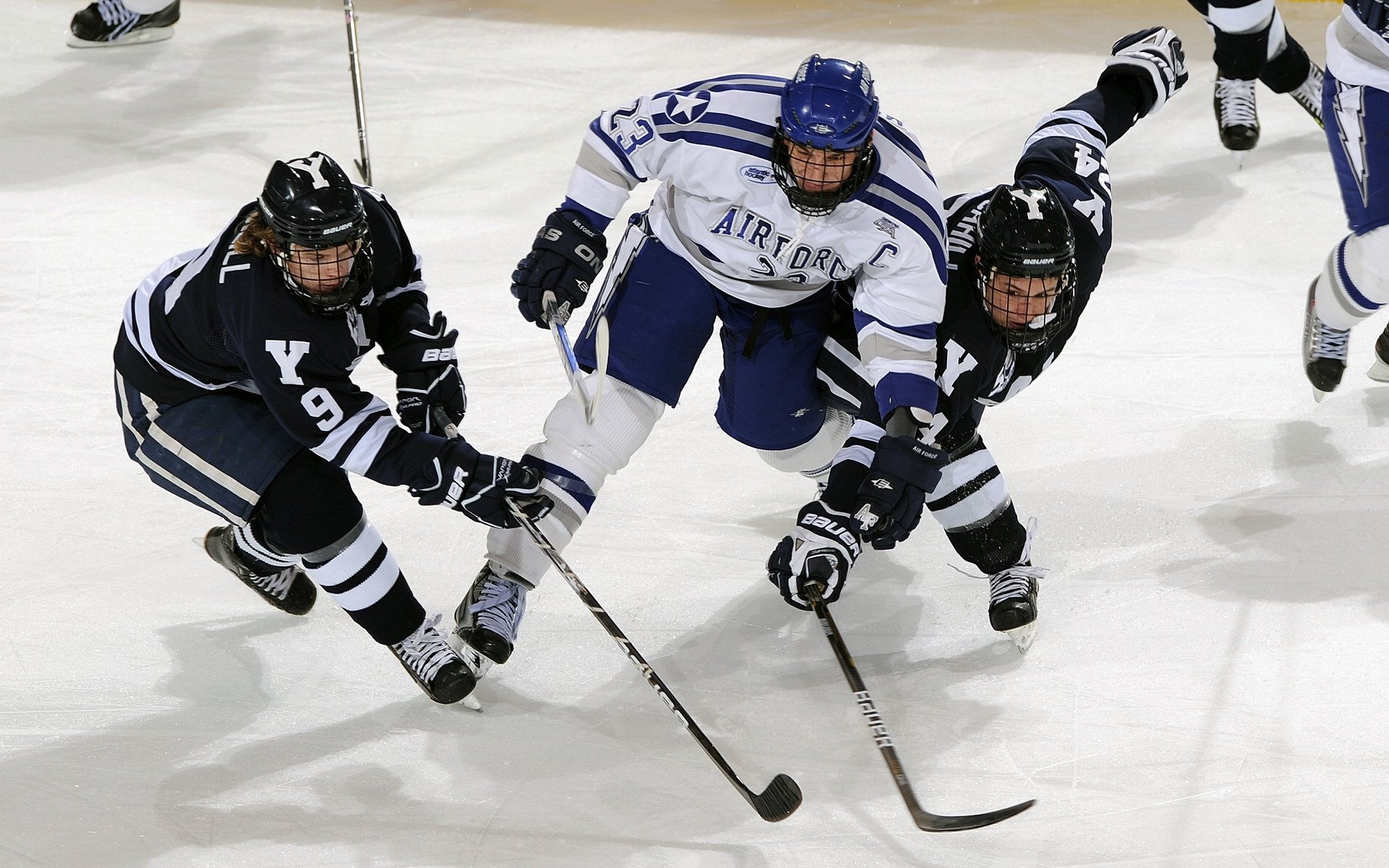 AIYOUXI.COM-赛场心理素质稳健，抗压能力强，比赛心理状态